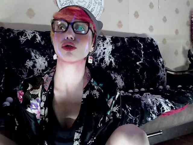 Lady_Gopnique webcam