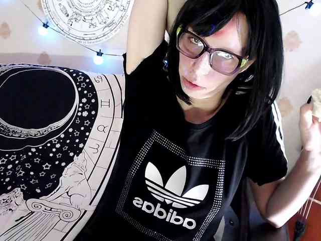 Lady_Gopnique webcam