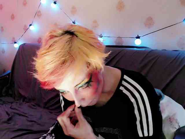 Lady_Gopnique webcam