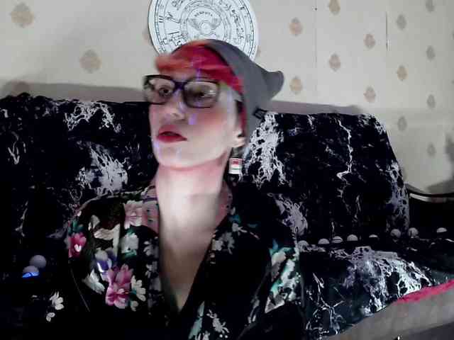 Lady_Gopnique webcam