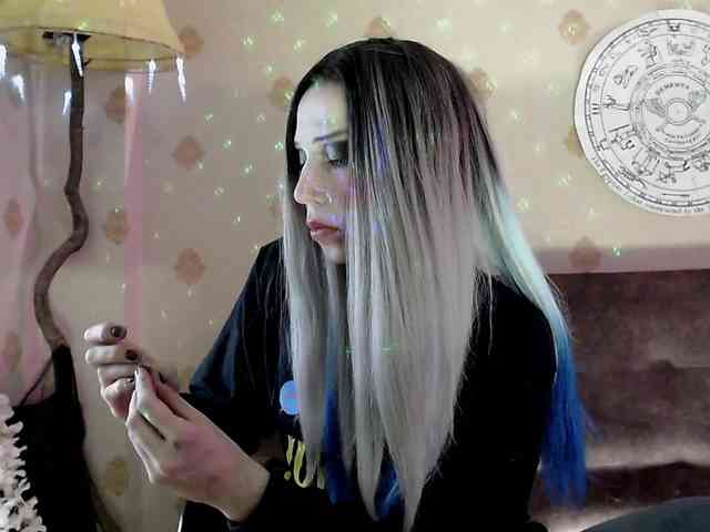 Lady_Gopnique webcam