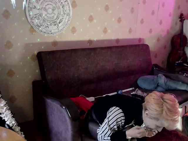 Lady_Gopnique webcam
