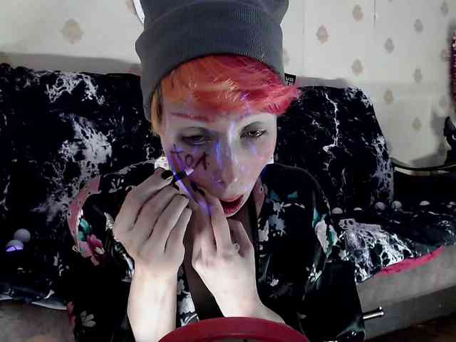 Lady_Gopnique webcam