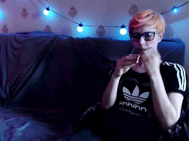 Lady_Gopnique webcam