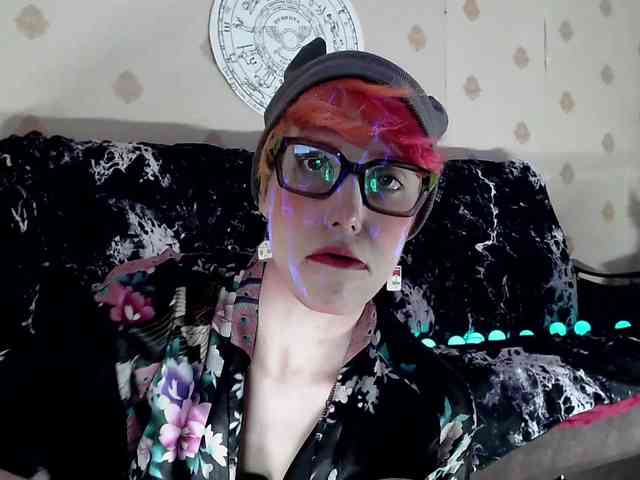 Lady_Gopnique webcam