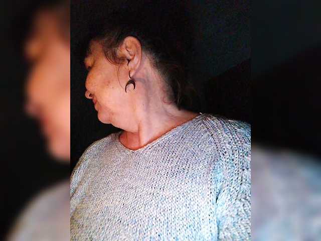 asya18's BongaCams show and profile