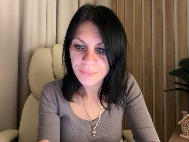 Masturbate to cute stripper InjaAtHome InjaAtHome from BongaCams