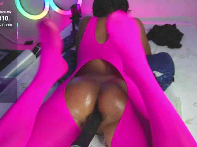 Kloe-Lopez webcam
