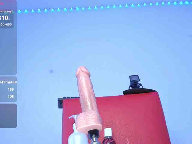 Kloe-Lopez webcam