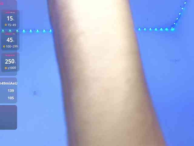 Kloe-Lopez webcam