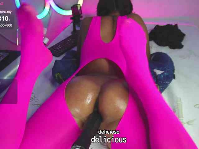 Kloe-Lopez webcam