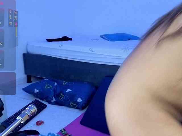 Kloe-Lopez webcam