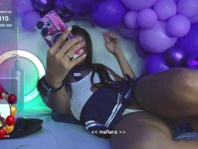 Kloe-Lopez webcam