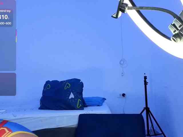 Kloe-Lopez webcam