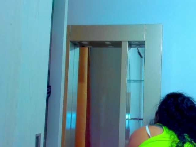 AlaskaMiller live cam profile