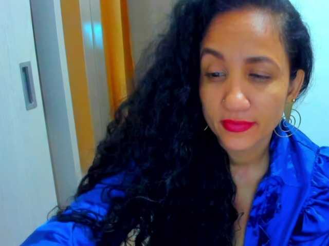 le modèle AlaskaMiller est en webcam porno dans un show sur le site bongacams, il possède les tags suivants: Latino/Hispanic,Brunette,Shaved