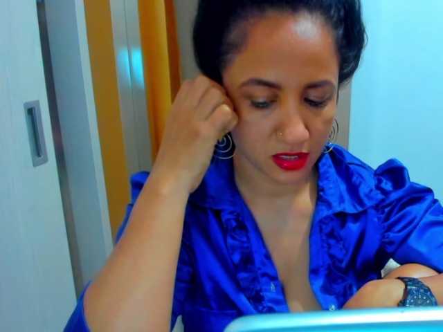 le modèle AlaskaMiller est en webcam porno dans un show sur le site bongacams, il possède les tags suivants: Latino/Hispanic,Brunette,Shaved