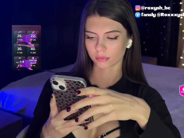 RoxyDoll's BongaCams show and profile