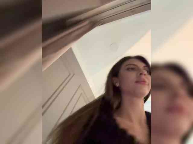 upskirt cam RoxyDoll