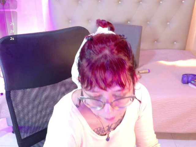 chloe-rosse's BongaCams show and profile