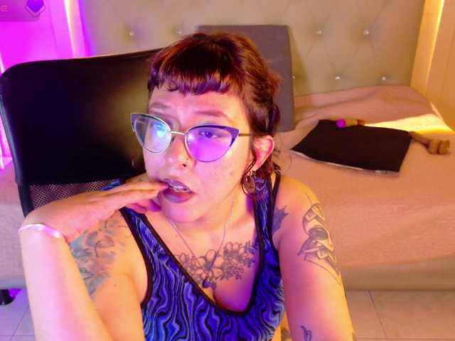 chloe-rosse's BongaCams show and profile