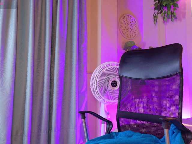 chloe-rosse's BongaCams show and profile