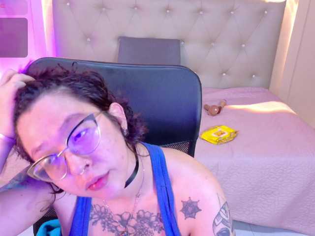 chloe-rosse's BongaCams show and profile