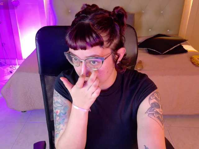 chloe-rosse's BongaCams show and profile