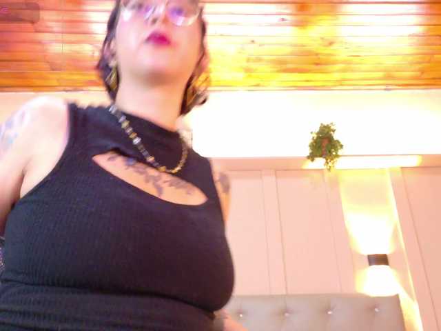 chloe-rosse's BongaCams show and profile