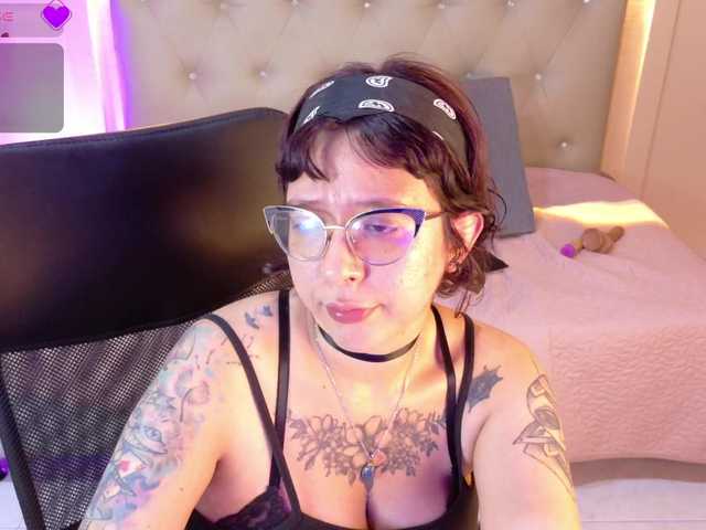 chloe-rosse's BongaCams show and profile