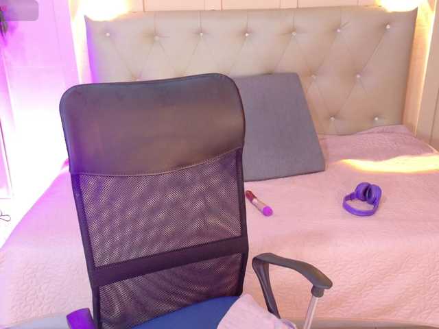 chloe-rosse's BongaCams show and profile