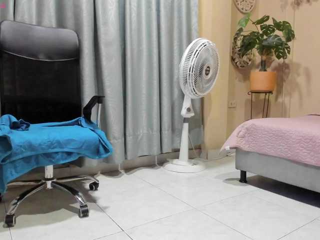 chloe-rosse's BongaCams show and profile