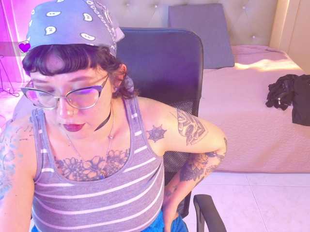 chloe-rosse's BongaCams show and profile