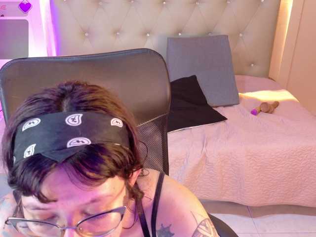 chloe-rosse's BongaCams show and profile