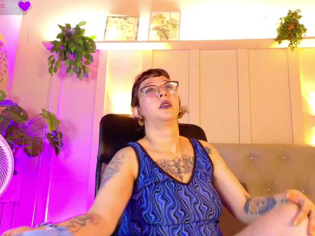 chloe-rosse's BongaCams show and profile