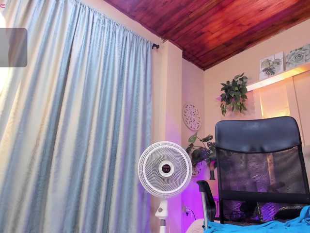 chloe-rosse's BongaCams show and profile