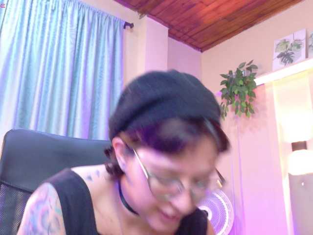 chloe-rosse's BongaCams show and profile