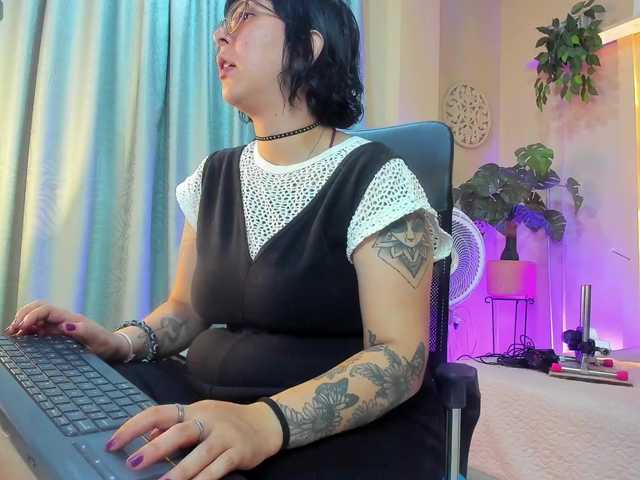 chloe-rosse's BongaCams show and profile