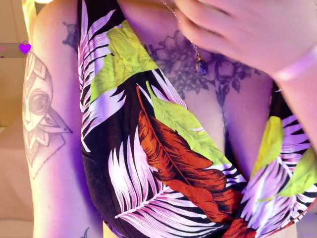 chloe-rosse's BongaCams show and profile