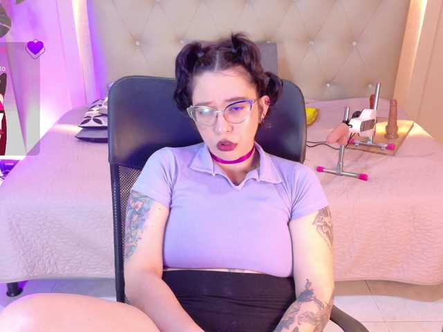 chloe-rosse's BongaCams show and profile