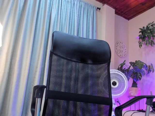 chloe-rosse's BongaCams show and profile