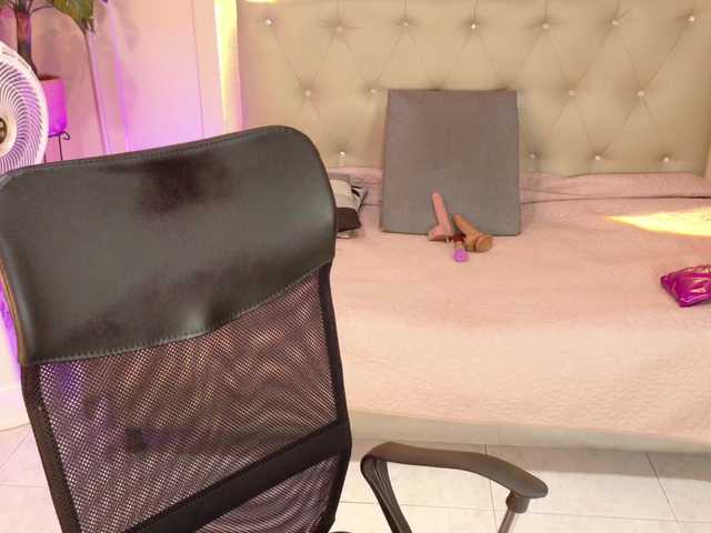 le modèle chloe-rosse est en webcam porno dans un show sur le site bongacams, il possède les tags suivants: Latino/Hispanic,Redhead,Shaved