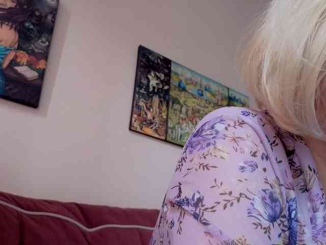 LadyAnny webcam