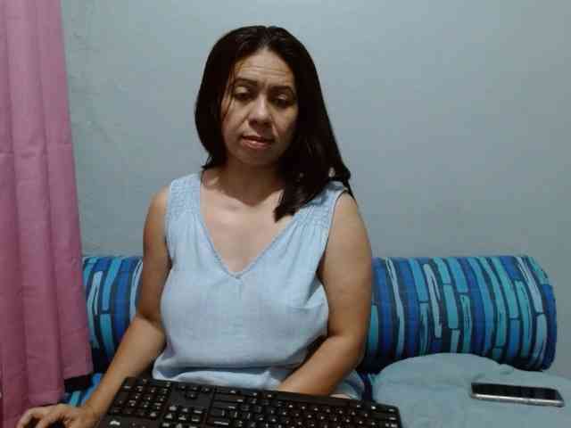 Scarletteb webcam