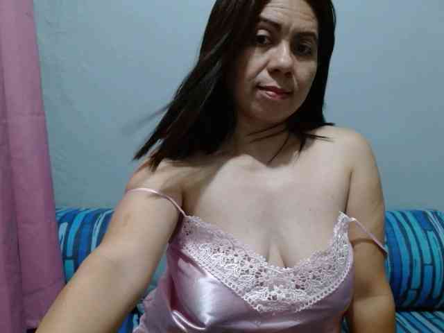 Scarletteb webcam