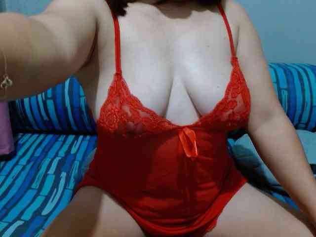 Scarletteb webcam