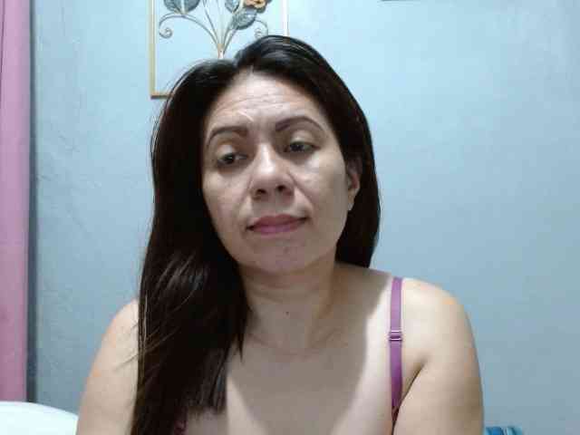 Scarletteb webcam