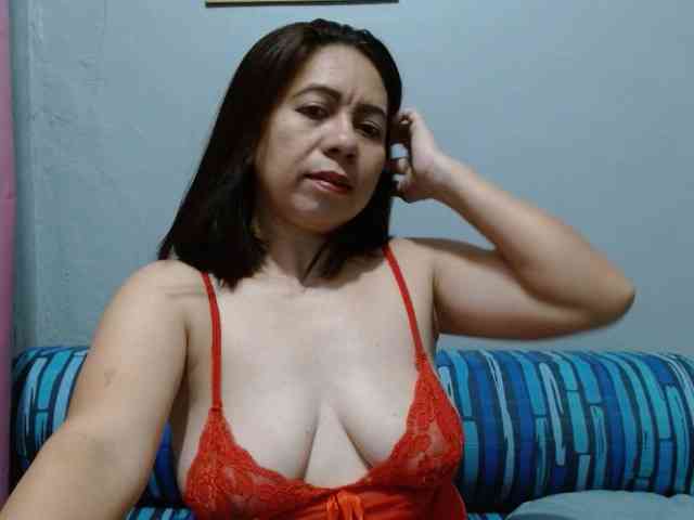 Scarletteb webcam