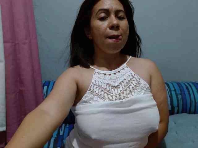 Scarletteb webcam