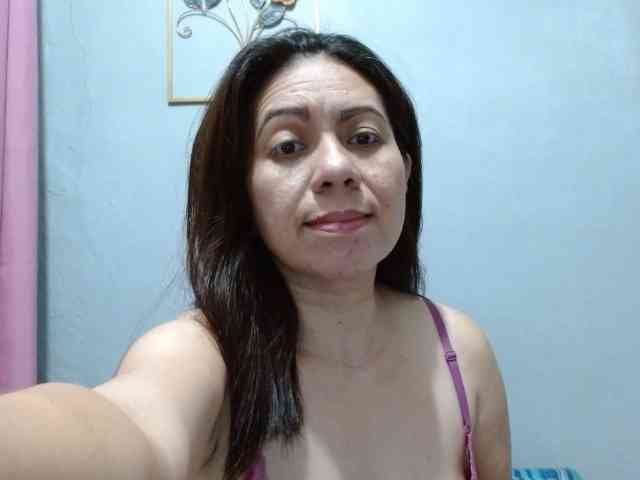 Scarletteb webcam